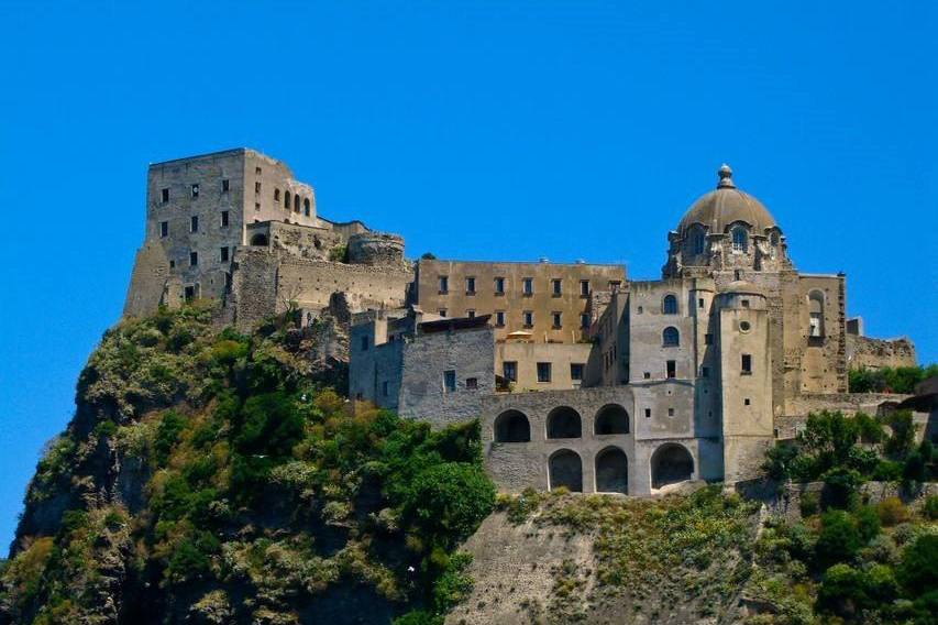 castello aragonese 2