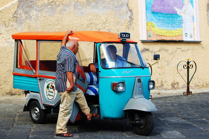 ISCHIA D'ALTRI TEMPI: TOUR DELL'ISOLA IN MICROTAXI